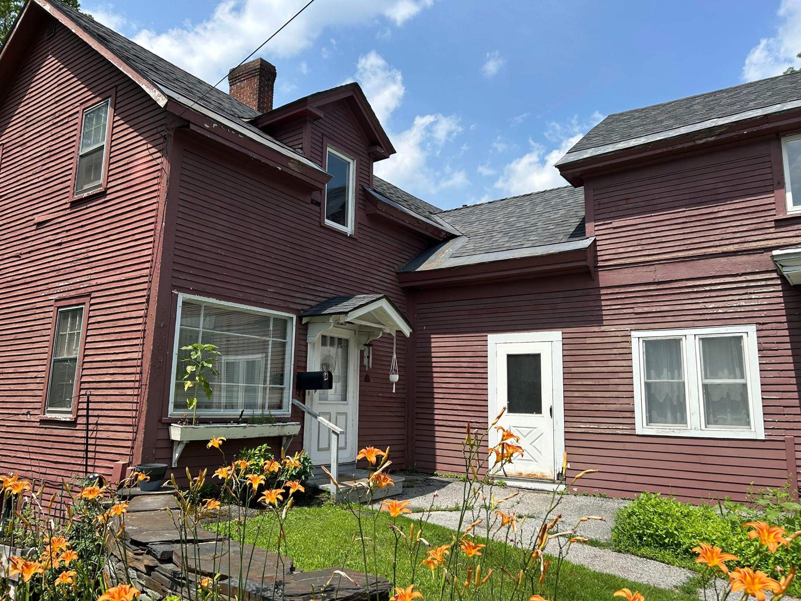 Fence staining project with uniform natural wood tone