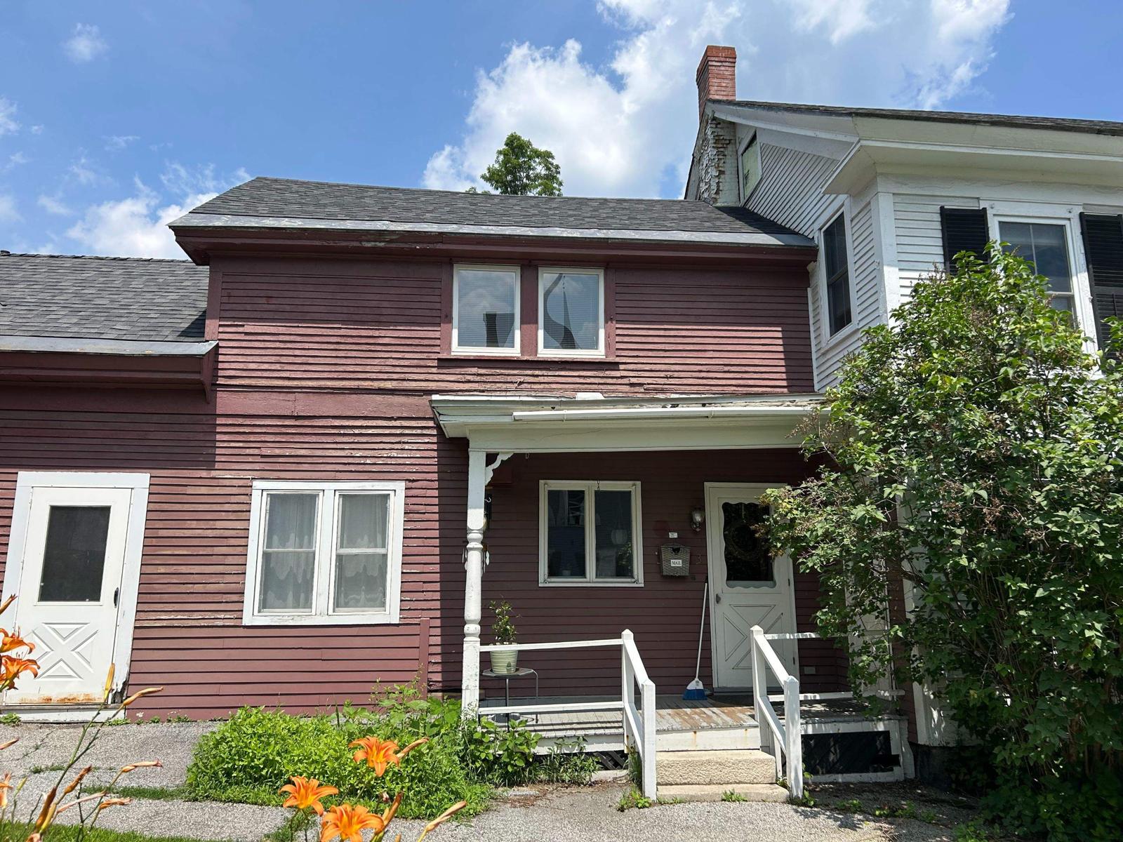 Fence staining project with uniform natural wood tone